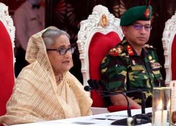 PM lauds armed forces for standing by people at home and abroad