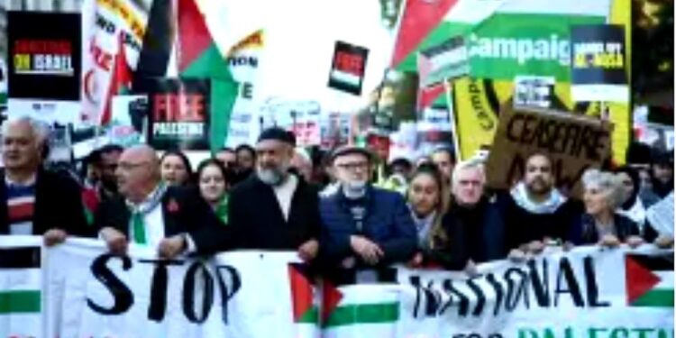 300,000 stage pro-Palestinian rally in London