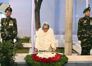 PM pays homage to Bangabandhu on his Homecoming Day