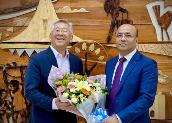 Donald Lu arrives in Dhaka