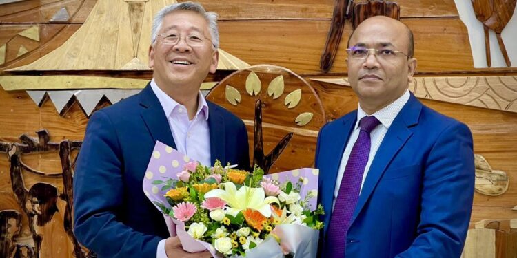 Donald Lu arrives in Dhaka