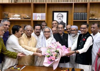 PM exchanges Eid greetings with party leaders at Ganabhaban