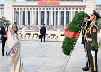 PM pays homage to Chinese heroes at Tian’anmen Square