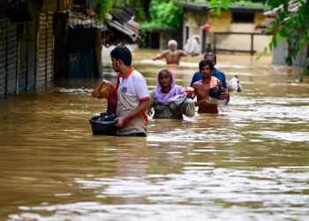 Chinese diplomats to provide aid to flood victims