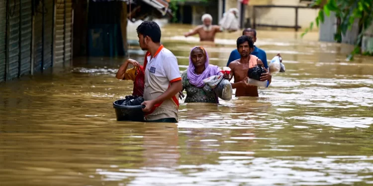 Chinese diplomats to provide aid to flood victims