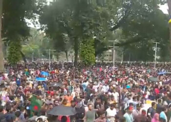 Shaheed Minar turns into a sea of people