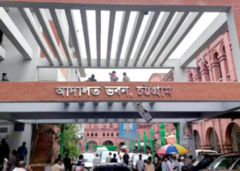 The judges left the courtroom in Chittagong