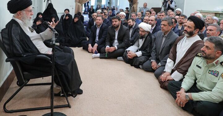 The youth are the main element to fight the evil-doers: Imam Khamenei