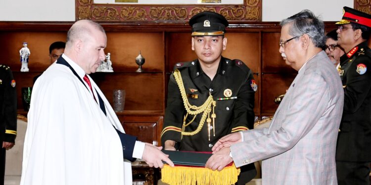 President receives credentials from ambassadors of Sweden, Algeria