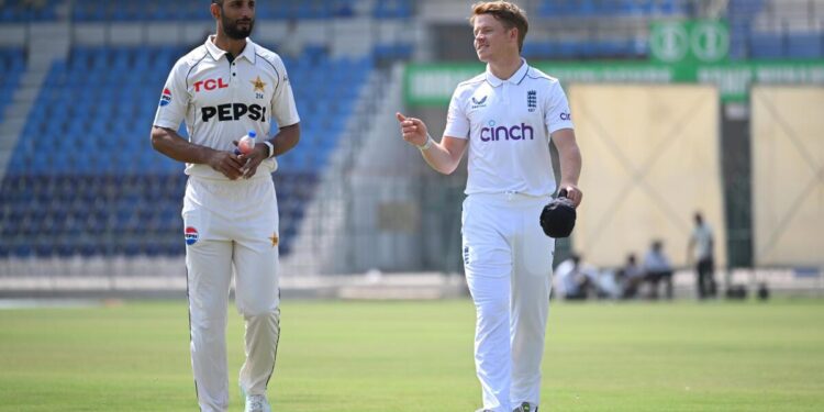 Pakistan win toss, bat against England in first Test
