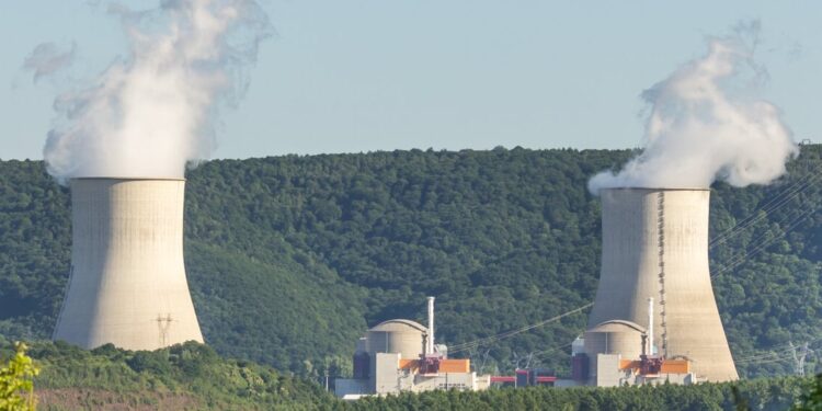 Kazakhs approve plan for first nuclear power plant