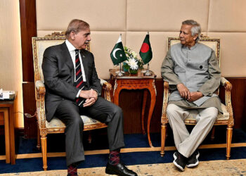 Bangladesh and Pakistan agree to strengthen bilateral relations.
