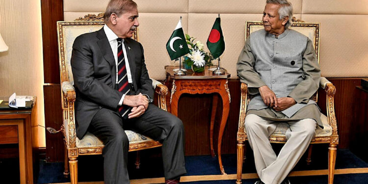 Bangladesh and Pakistan agree to strengthen bilateral relations.