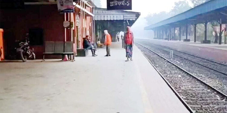 Rail services across Bangladesh suspended, traffic disrupted in Shahbagh due to madrasa teachers’ strike