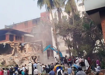 Demolition of Dhanmondi 32 continues in the morning