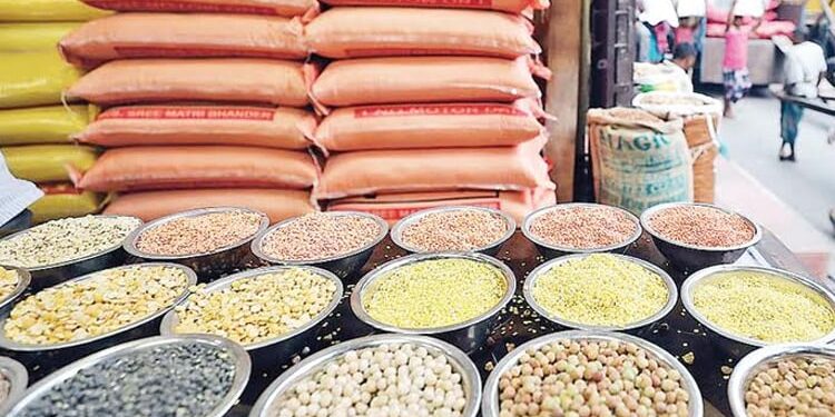 Ctg commodity market looks vibrant with Ramadan goods, sees price fall