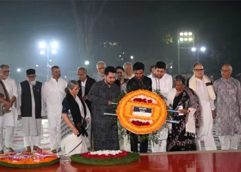Nation pays homage to language martyrs