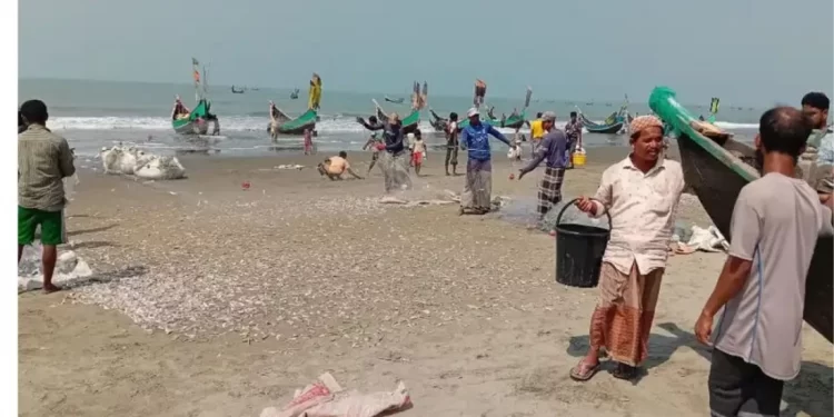 Many missing after boat carrying Rohingyas capsizes in Teknaf, 25 rescued alive
