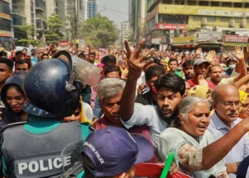 Police attack on garment workers in Dhaka, President of Revolutionary Student Alliance Dilip Roy demands unconditional release