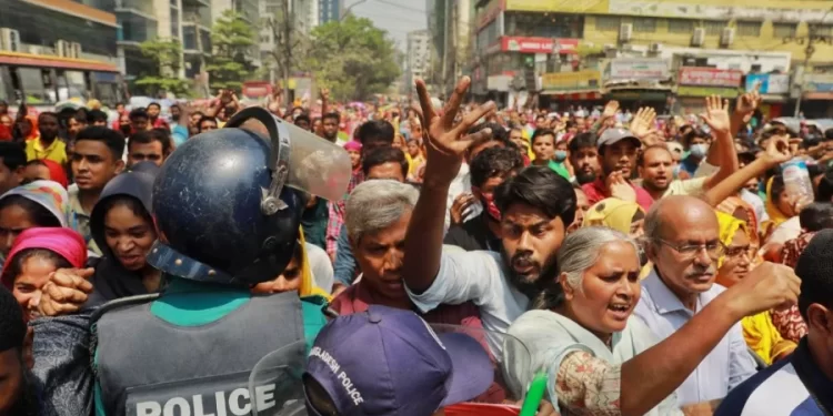 Police attack on garment workers in Dhaka, President of Revolutionary Student Alliance Dilip Roy demands unconditional release