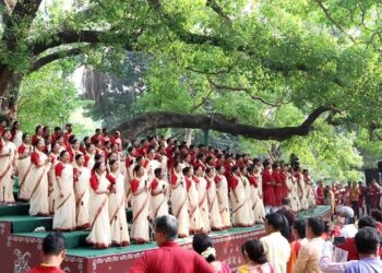 Chhayanaut welcomes Pahela Baishakh at Ramna Batamul
