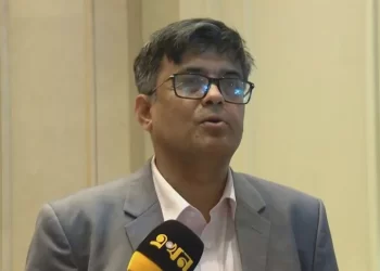 Govt to set up land-based LNG terminal soon: Alam