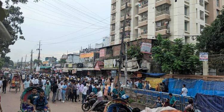 DUCSU polls: Crowds gather at DU entrances