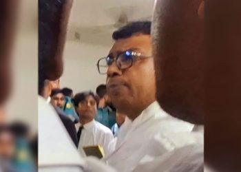 Lawyers attack journalist by creating a “mob” in front of the judge