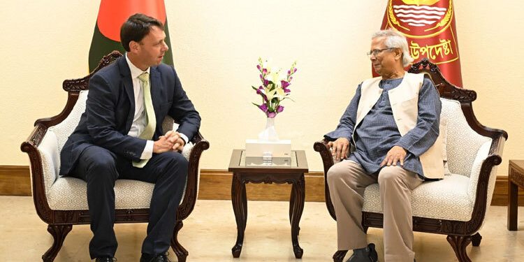 Yunus seeks deeper trade ties with Washington