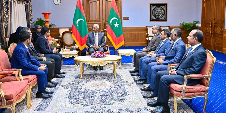 Bangladesh envoy presents credentials to Maldivian President