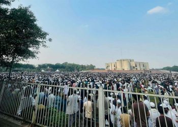 Hadi laid to rest next to national poet Nazrul, lakhs of people flock to funeral