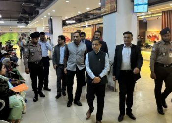 High Commissioner Pranay Verma visits Indian Visa Application Centre in Dhaka