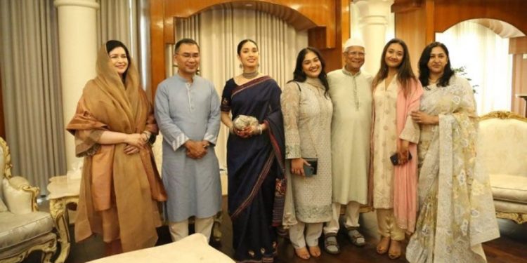 Dr. Mohammed Yunus exchanges Eid greetings with Prime Minister Tareque Rahman’s family