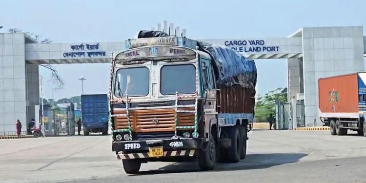 Import-export resumes in India-Bangladesh after 7-day Eid holiday in Petrapole-Benapole