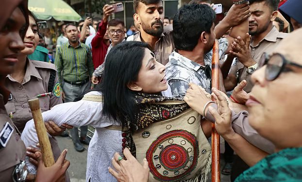 Protest against the ban on Baul women singing in Sunamganj Police obstruct cultural activists’ program in Dhanmondi, 1 detained