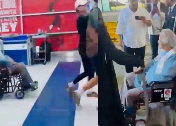 Mohammad Yunus targeted by a group of expatriate Bangladeshis at John F. Kennedy International Airport